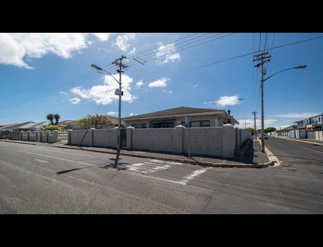 3 BEDROOM HOUSE FOR SALE IN CHURCHILL ESTATE